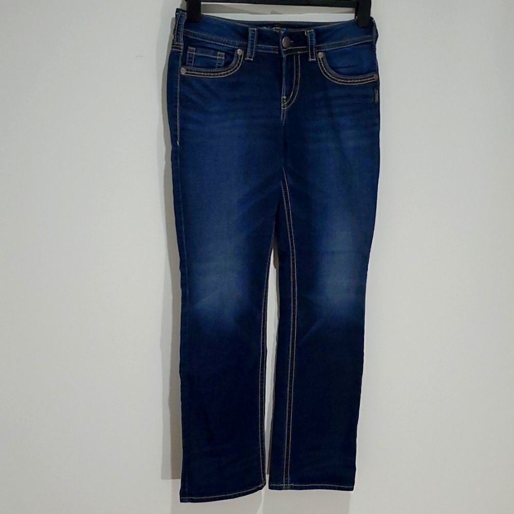 Silver Suki dark wash 28x31 mid rise baby boot cut joga jeans